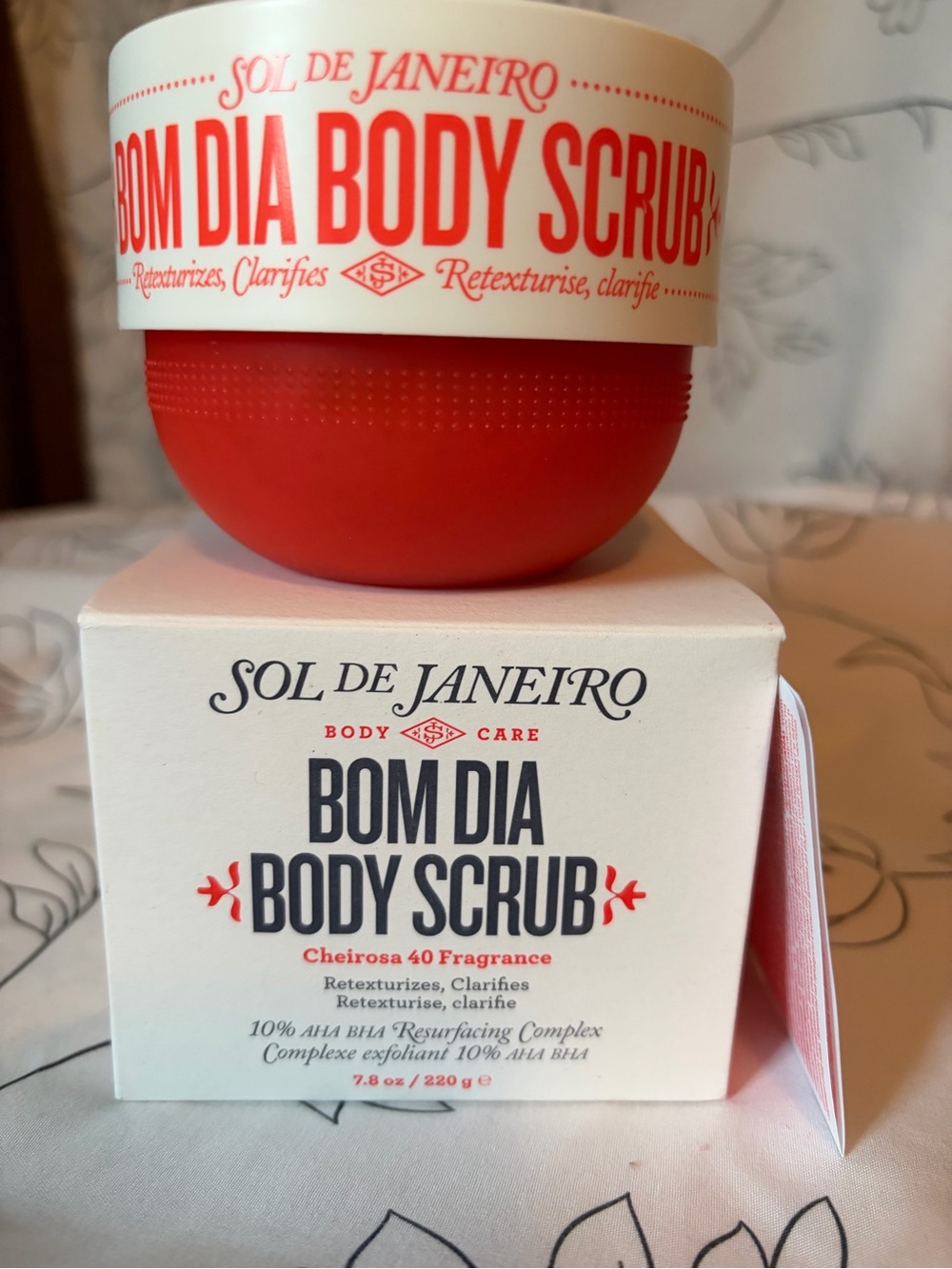 Sol de Janeiro Bom Dia Body Scrub in Red and White Jar